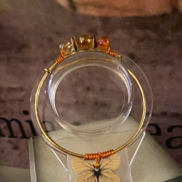 BUTTERFLY ME - Picture 1 of 2